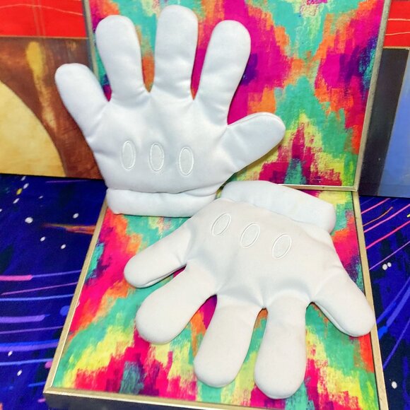 NINTENDO x UNIVERSAL STUDIOS SUPER MARIO GLOVES LIMITED SUPER NINTENDO WORLD - Picture 1 of 10